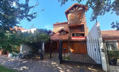Casa en Lomas de Zamora este sobre lote de 338 2 totales con departamento de 3 amb independiente