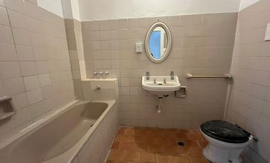 !!VDO. CASA 2 PLANTAS EXC. INVERSION B° GUEMES!!