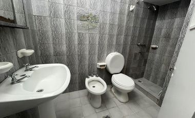 !!VDO. CASA 2 PLANTAS EXC. INVERSION B° GUEMES!!