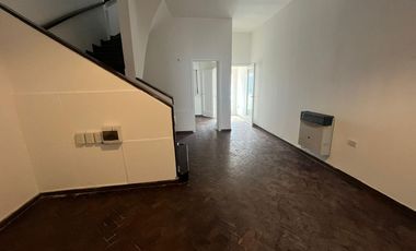 !!VDO. CASA 2 PLANTAS EXC. INVERSION B° GUEMES!!