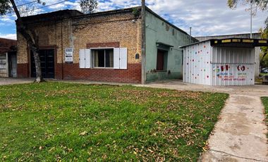 Casa en venta - 2 Dormitorios 1 Baños - 248,54 - Saladillo