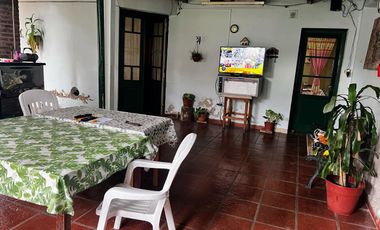 Casa en venta - 2 Dormitorios 1 Baños - 248,54 - Saladillo