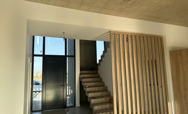 CASA EN VENTA  5 Amb -  LAGOS DE CANNING 1 - CANNING