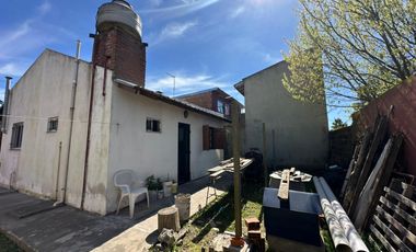 Venta Casa 2 ambientes con amplio patio