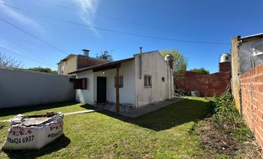 Venta Casa 2 ambientes con amplio patio