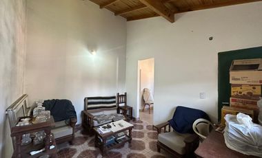 Venta Casa 2 ambientes con amplio patio