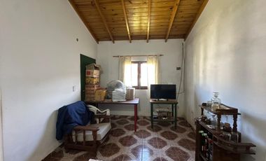 Venta Casa 2 ambientes con amplio patio