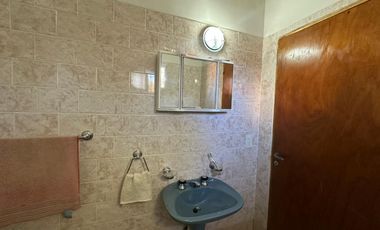 Venta Casa 2 ambientes con amplio patio