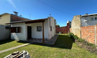 Venta Casa 2 ambientes con amplio patio