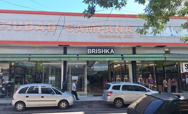 Excelente local de 1000 mts. en alquiler zona comercial de Flores