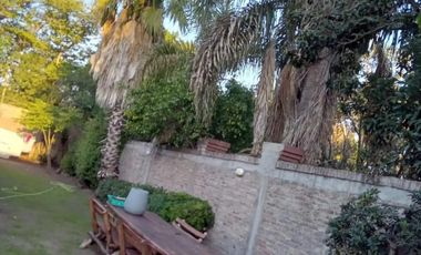 Casa en venta - 4 Dormitorios 4 Baños - 531,50mts2 - Merlo