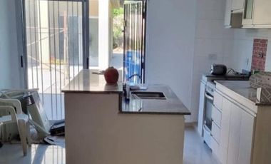 Casa en venta - 4 Dormitorios 4 Baños - 531,50mts2 - Merlo