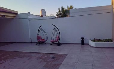 Casa en venta - 4 Dormitorios 4 Baños - 531,50mts2 - Merlo