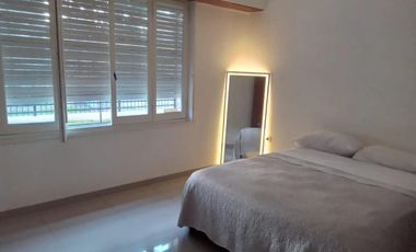 Casa en venta - 4 Dormitorios 4 Baños - 531,50mts2 - Merlo