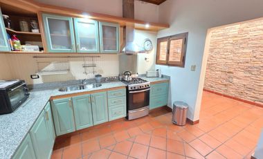VENTA CASA 3AMB COCHERA TERRAZA QUINCHO AVELLANEDA