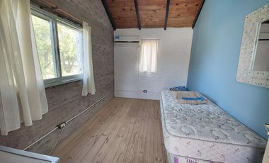 Venta casa de 2 dormitorio con gran pileta en Ricardone.