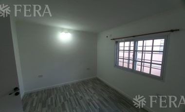 Alquiler de PH 3 ambientes con patio en Sarandi