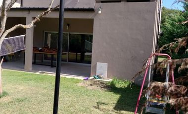 Casa en venta - 3 Dormitorios 2 Baños 2 Cocheras - 396mts2 - Ranelagh