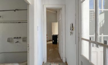 Casona comercial en esquina con local gastronómico y oficina en PA