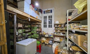 Casona comercial en esquina con local gastronómico y oficina en PA