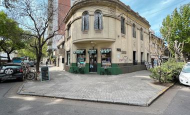 Casona comercial en esquina con local gastronómico y oficina en PA