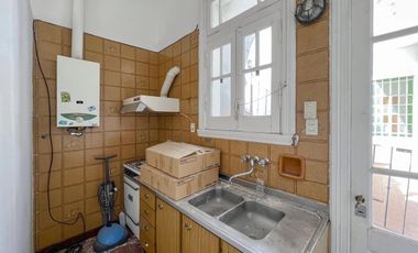 Casona comercial en esquina con local gastronómico y oficina en PA