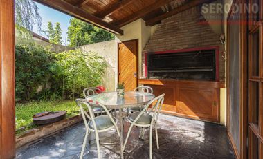 Casa en  Barrio Parque Bernal