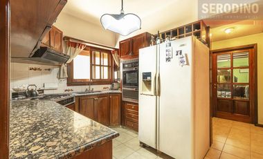 Casa en  Barrio Parque Bernal