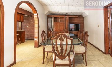 Casa en  Barrio Parque Bernal