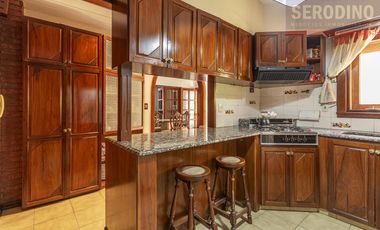 Casa en  Barrio Parque Bernal