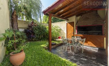 Casa en  Barrio Parque Bernal