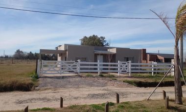 Casa en venta - 2 Dormitorios 1 Baño - Navarro