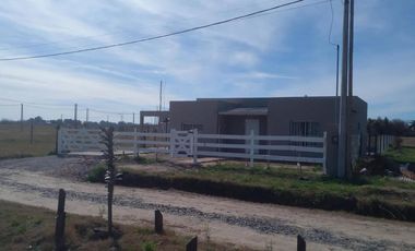 Casa en venta - 2 Dormitorios 1 Baño - Navarro