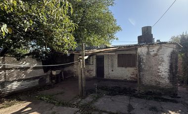 Casa + Local en  Barrio Ameghino