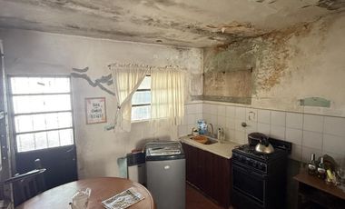 Casa + Local en  Barrio Ameghino