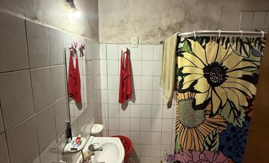 Casa + Local en  Barrio Ameghino