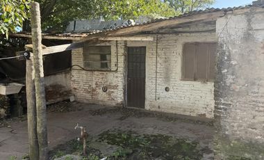 Casa + Local en  Barrio Ameghino