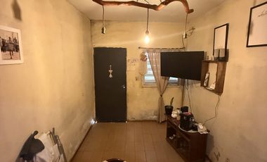 Casa + Local en  Barrio Ameghino