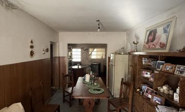 Casa + Local en  Barrio Ameghino