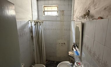 Casa + Local en  Barrio Ameghino