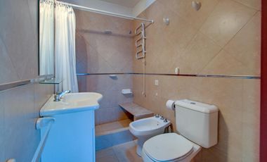 CASA EN VENTA - 528 E/ 6 Y 7 - LA PLATA