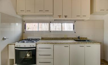 CASA EN VENTA - 528 E/ 6 Y 7 - LA PLATA