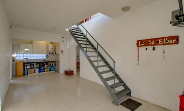 CASA EN VENTA - 528 E/ 6 Y 7 - LA PLATA