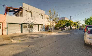 CASA EN VENTA - 528 E/ 6 Y 7 - LA PLATA
