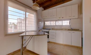 CASA EN VENTA - 528 E/ 6 Y 7 - LA PLATA