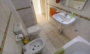 CASA EN VENTA - 528 E/ 6 Y 7 - LA PLATA