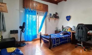 PH en venta - 4 Dormitorios 2 Baños - Cochera - La Plata