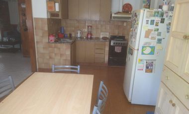 PH en venta - 4 Dormitorios 2 Baños - Cochera - La Plata