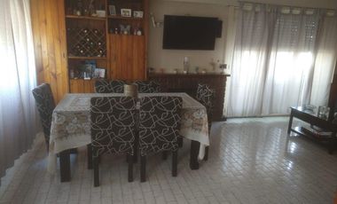 PH en venta - 4 Dormitorios 2 Baños - Cochera - La Plata