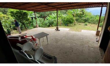 Finca de 4500 M2 en 300 mill en Tena Cund